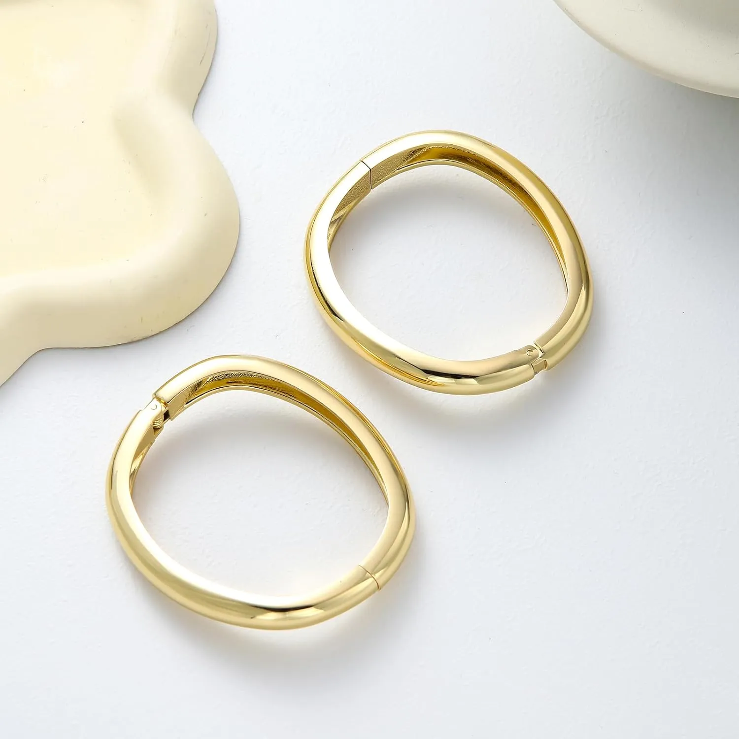 2pcs Gold Bangle Bracelets for Women, Trendy Hinged Cuff Open Wide Chunky Gold Bracelet Stack Arm Cuff Jewelry for Women