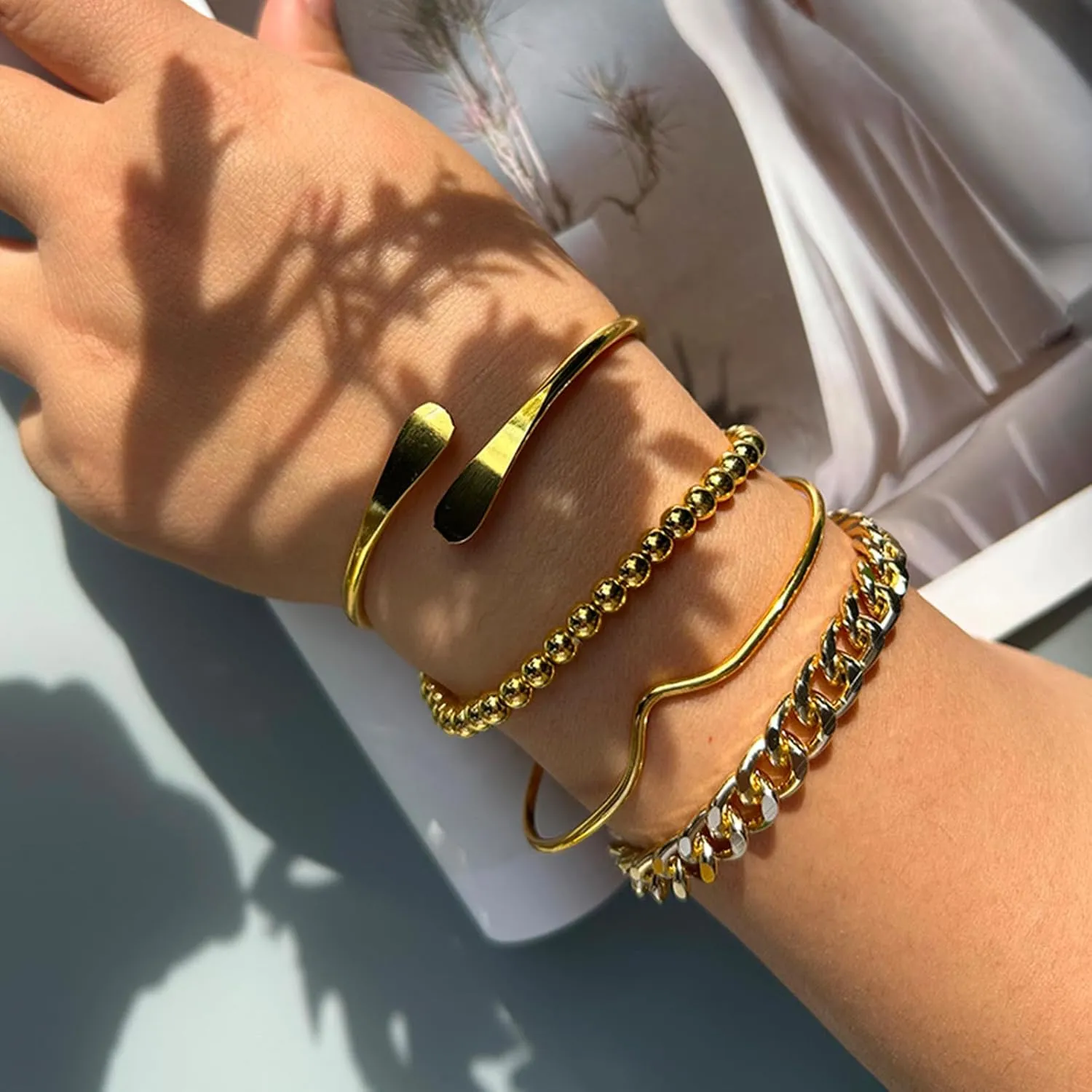 5pcs Chunky Gold Bracelets Stack Chunky Gold Cuff Bangles for Women Non Tarnish Dainty Silver Chain Bracelet Layered Snake Chain Cuban Link Bracelets Pack for Women Trendy 2025