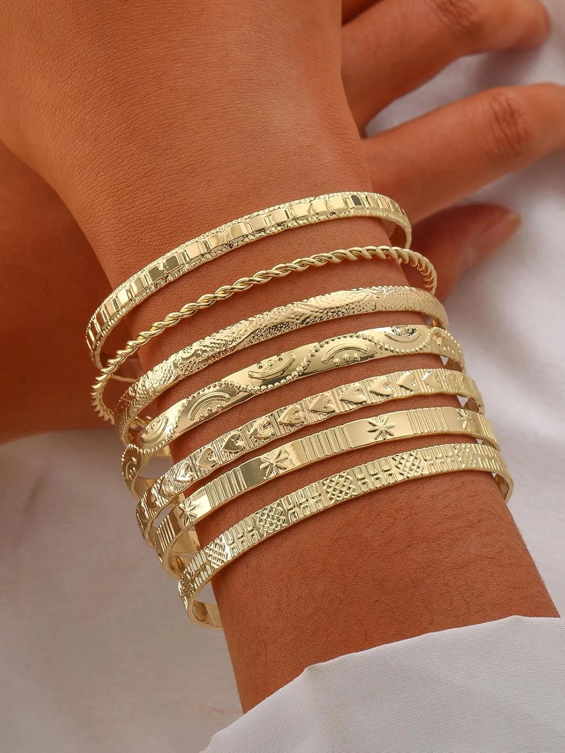 Fashion 18K Gold Plated Bangle Bracelets for Women Multi Layer Charm Indian Cuff Bracelet Stack Elegance Non Tarnish Minimalist Textured Adjustable Bracelet Set for Women Jewelry Gift