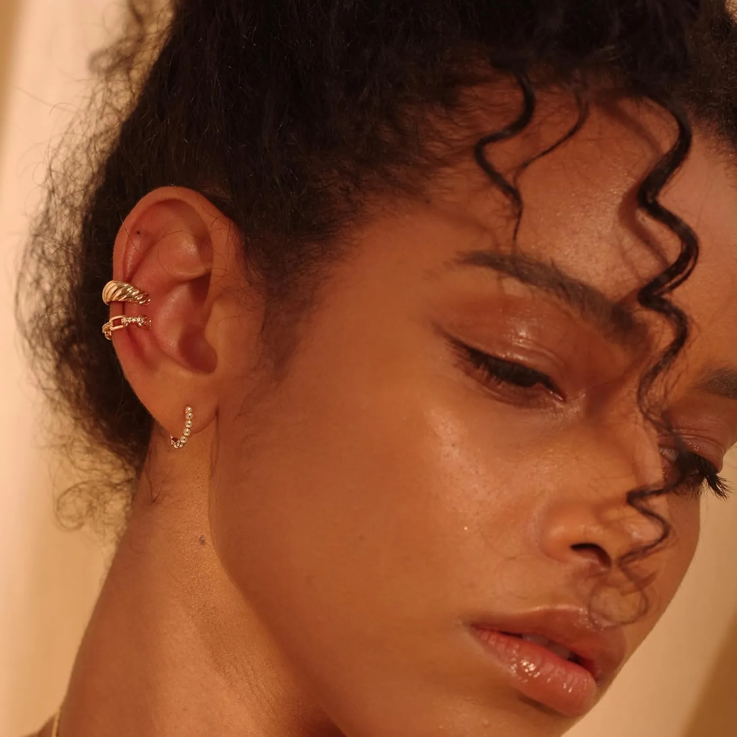 Fettero Women Gold Huggie Hoop Earrings 14K Gold Plated Small Hoop Earrings Beaded Hoop Earrings for Everyday Wear Tiny Boho Beach Slepper Earrings Simple Delicate Hypoallergenic Jewelry