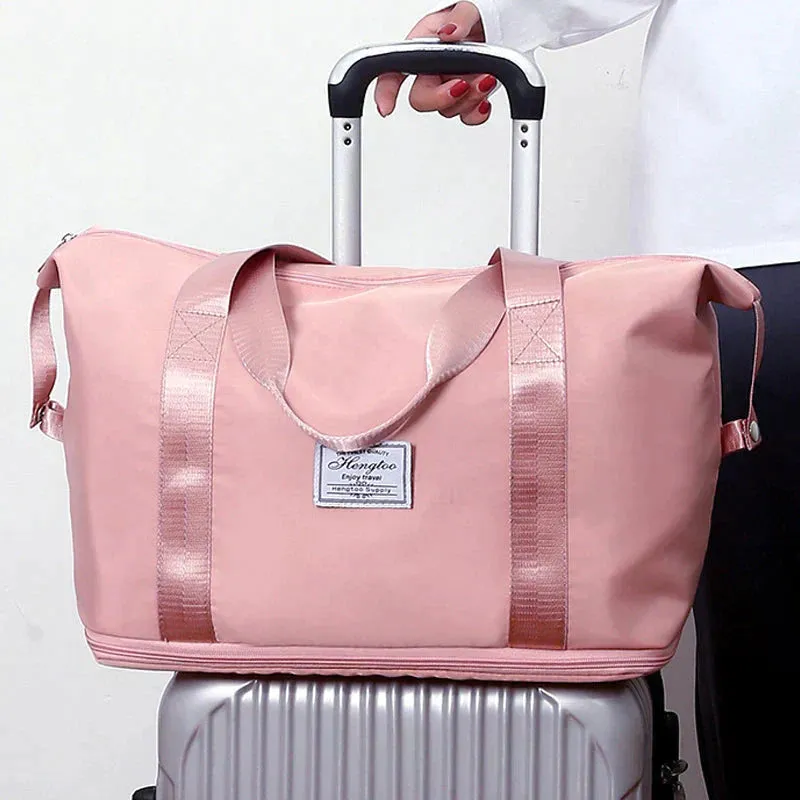 Livia | Waterproof travel bag with ample storage space