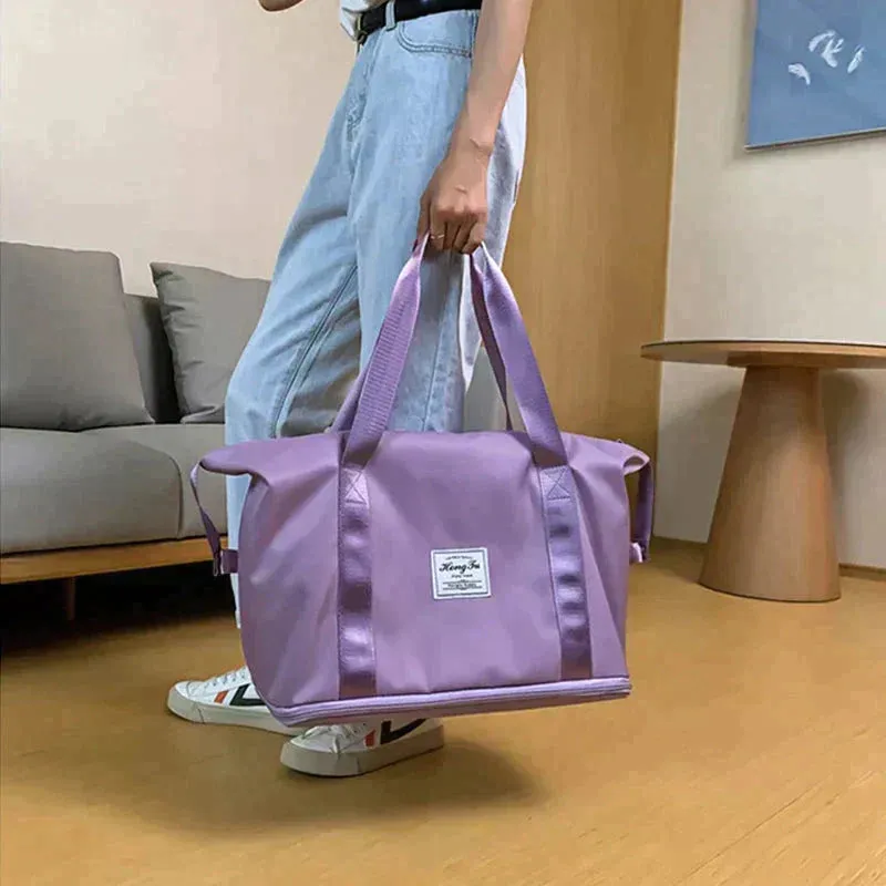 Livia | Waterproof travel bag with ample storage space