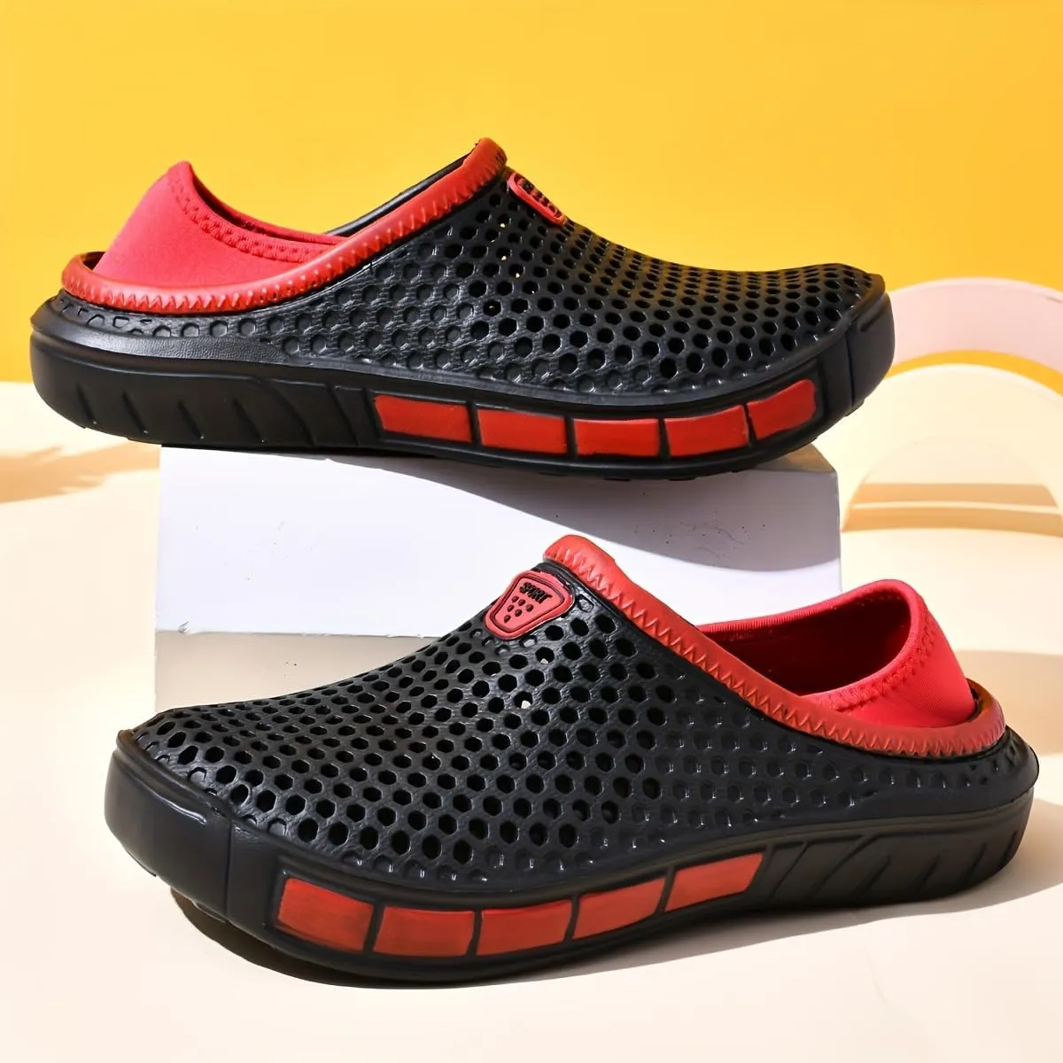 Men's Fashion EVA Clogs Sandals Slip-On Outdoor Beach Slippers for Men Featuring a Closed Toe Design for Work, Garden, and Indoor Activities