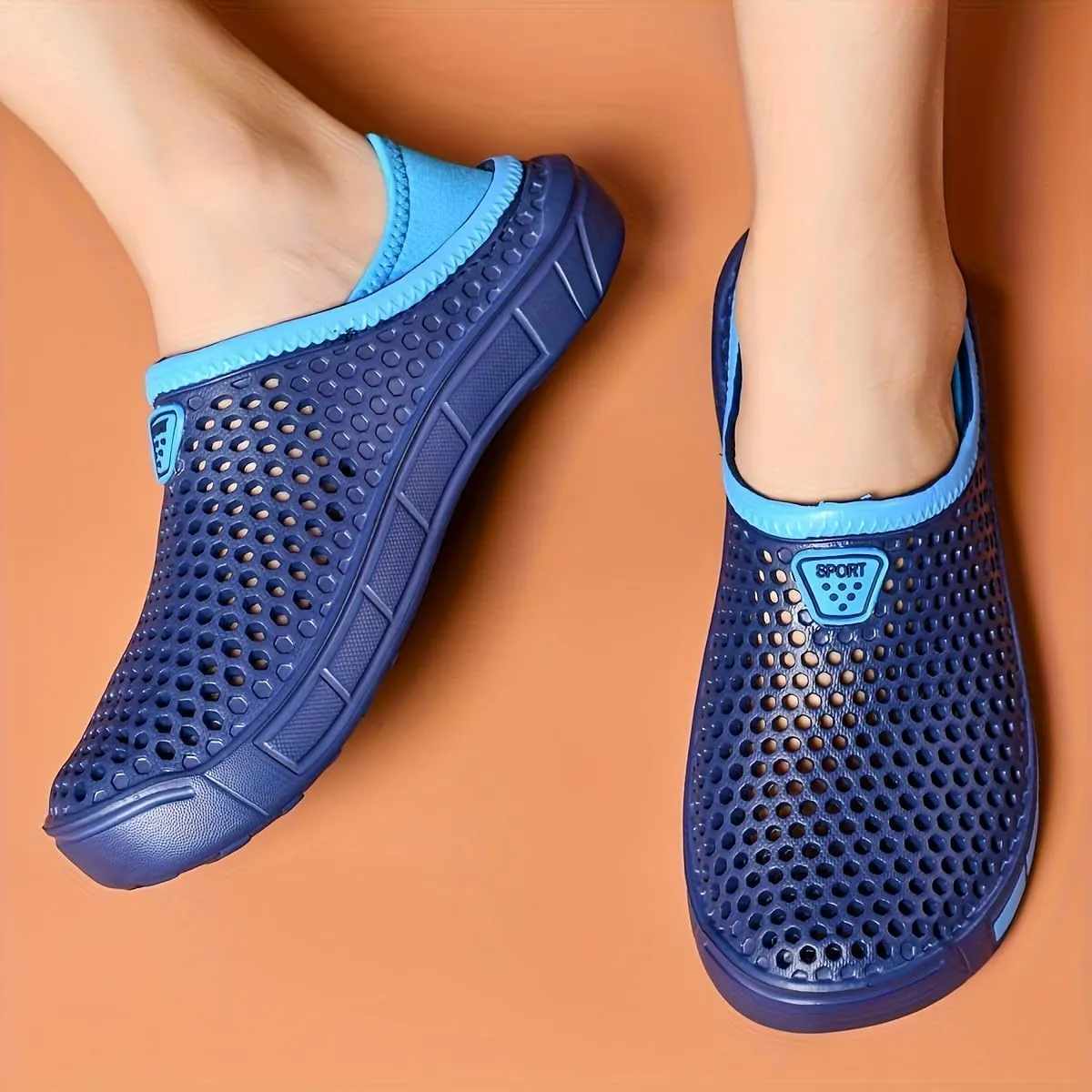Men's Fashion EVA Clogs Sandals Slip-On Outdoor Beach Slippers for Men Featuring a Closed Toe Design for Work, Garden, and Indoor Activities
