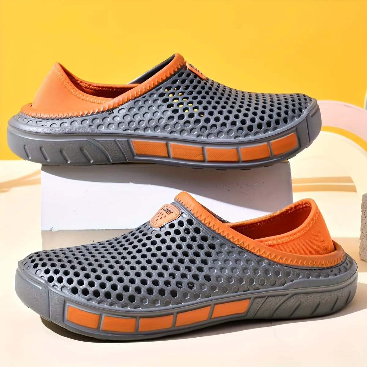 Men's Fashion EVA Clogs Sandals Slip-On Outdoor Beach Slippers for Men Featuring a Closed Toe Design for Work, Garden, and Indoor Activities