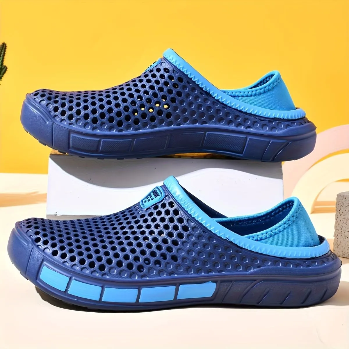 Men's Fashion EVA Clogs Sandals Slip-On Outdoor Beach Slippers for Men Featuring a Closed Toe Design for Work, Garden, and Indoor Activities