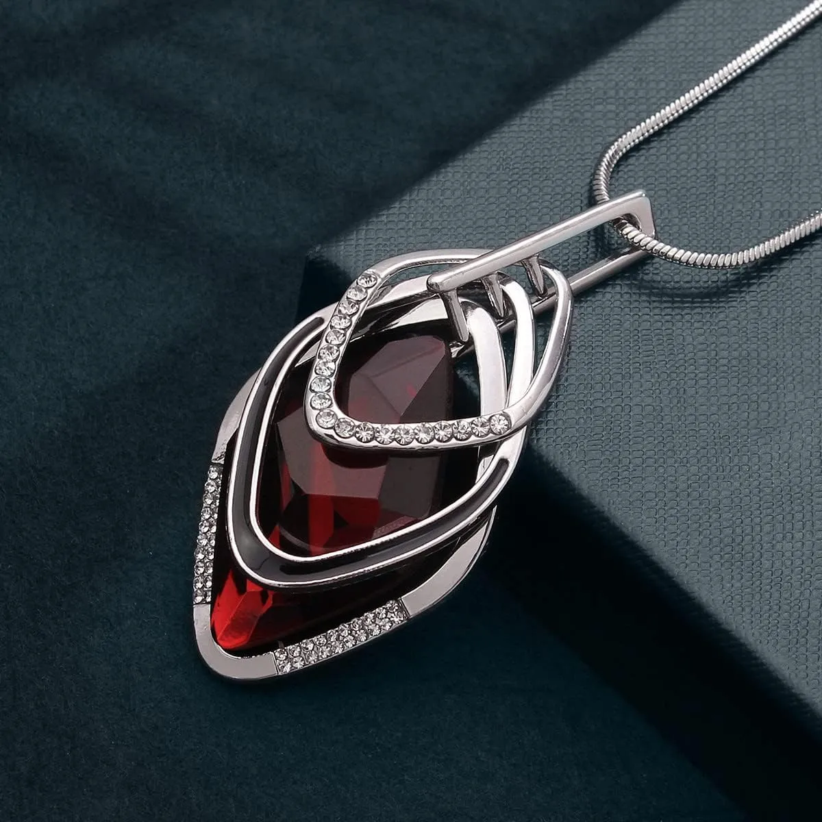 Solid Long Sweater Necklaces for Women Elegant Triple Stack Cubic Zirconia Pendant Rhombic Rhinestone Pendant Y Necklaces Fashion Jewelry